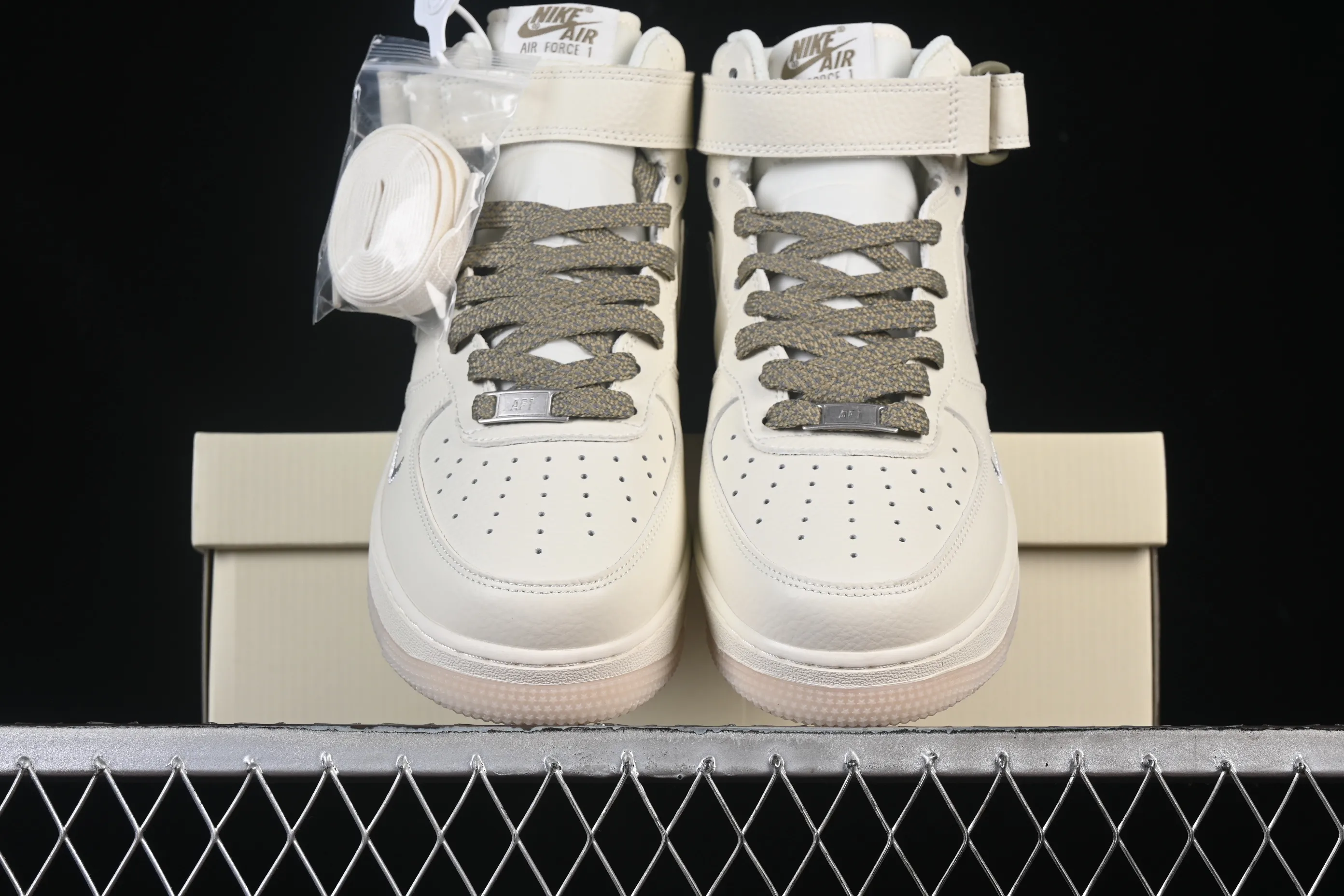 All categories Nk Air Force 1 Air Force series Nk Air Force 1 Mid Air Force mid-top Nike Air Force 1'07 Mid rice army green two-color bottom Starry sky Air Force 1 mid-top casual sneakers XL0236-231